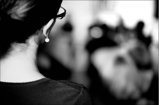 Girl with pearl earring at Elliott Erwitt public meet and greet Ludwig Galerie Schloss Oberhausen