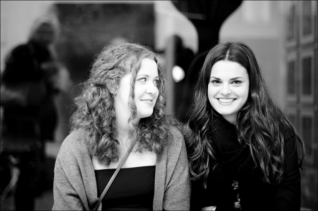Two girls at Galerie Tammen Vernissage Berlin