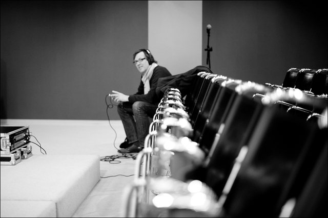 Radio reporter at Richard Pare press conference at Martin-Gropius-Bau Berlin