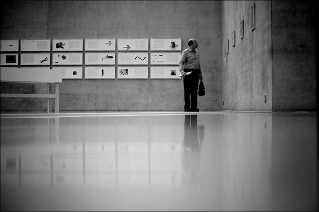 Visitor at Ed Ruscha press view at Kunsthaus Bregenz