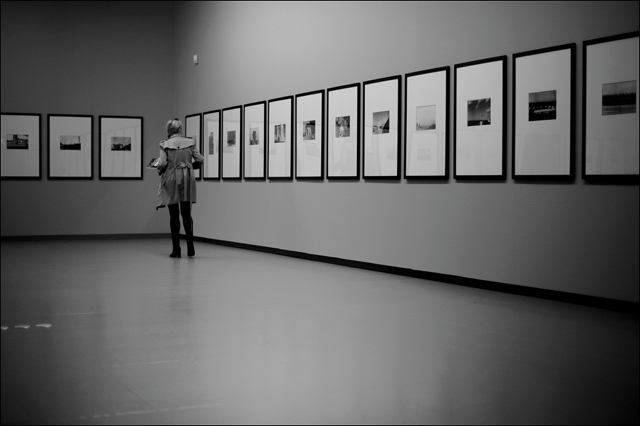 Visitor at Joel Meyerowitz retrospective at NRW Forum Düsseldorf