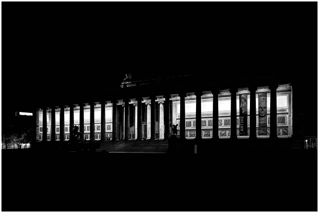 berlin corona lockdown pandemia metropolis confinement tourist hotspots postcards