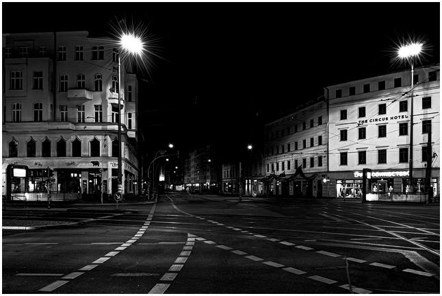 berlin corona lockdown pandemia metropolis confinement tourist hotspots postcards