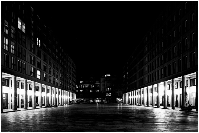 berlin corona lockdown pandemia metropolis confinement tourist hotspots postcards