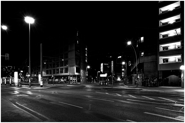 berlin corona lockdown pandemia metropolis confinement tourist hotspots postcards