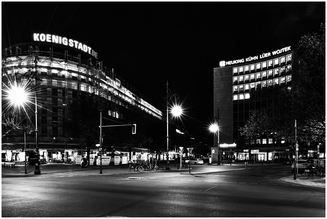 berlin corona lockdown pandemia metropolis confinement tourist hotspots postcards