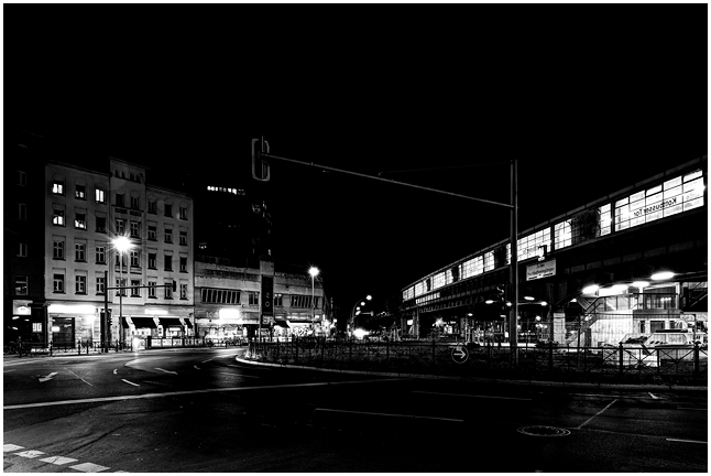 berlin corona lockdown pandemia metropolis confinement tourist hotspots postcards