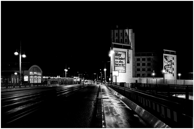 berlin corona lockdown pandemia metropolis confinement tourist hotspots postcards