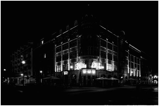 berlin corona lockdown pandemia metropolis confinement tourist hotspots postcards