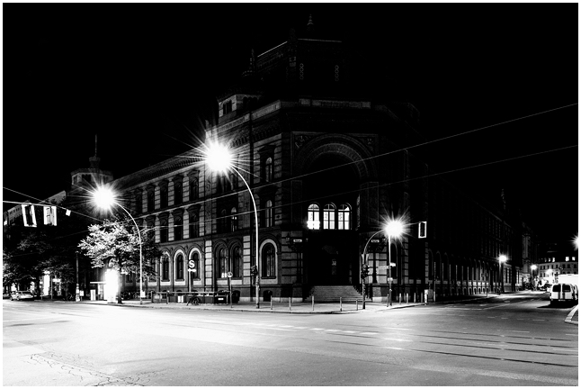 berlin corona lockdown pandemia metropolis confinement tourist hotspots postcards