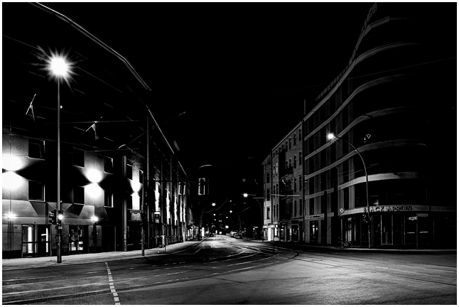 berlin corona lockdown pandemia metropolis confinement tourist hotspots postcards