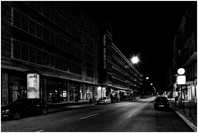 berlin corona lockdown pandemia metropolis confinement tourist hotspots postcards