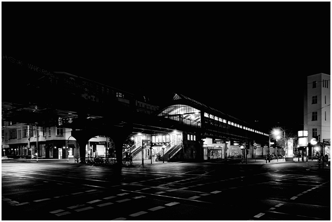 berlin corona lockdown pandemia metropolis confinement tourist hotspots postcards