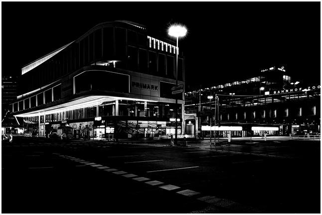 berlin corona lockdown pandemia metropolis confinement tourist hotspots postcards