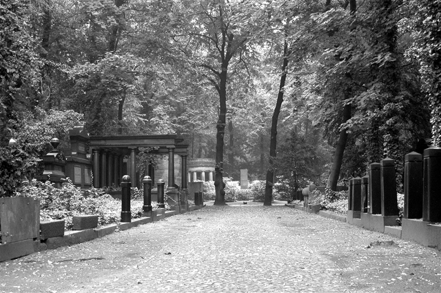 jüdischer friedhof berlin weissensee jewish cemetery cimetière juif passé décomposé bethhahayim sepulcra judaica